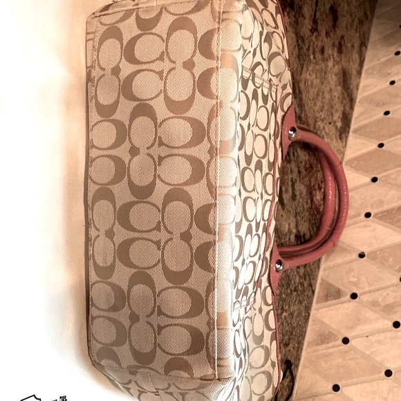 COACH signature jacquard fabric & patent leather flowers & trim tote. F16276 - Picture 15 of 15